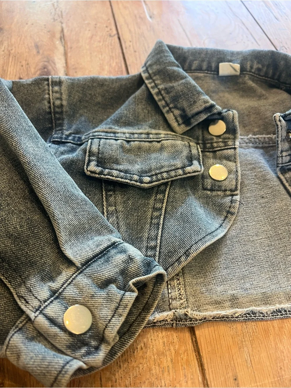 Cropped Kids Denim Jacket 4T Light Blue Snap Bottons front pockets Stylish kids